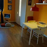 Retrowave 80's In Lägenhet